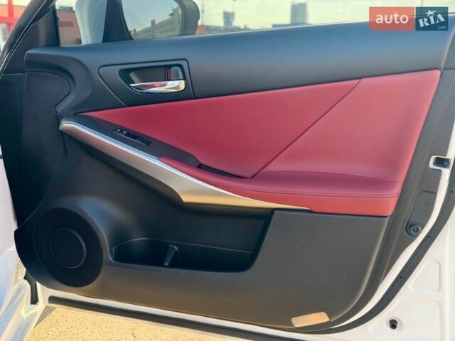 Белый Лексус ИС, объемом двигателя 2.5 л и пробегом 121 тыс. км за 16500 $, фото 31 на Automoto.ua