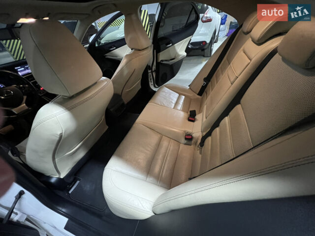 Белый Лексус ИС, объемом двигателя 2.5 л и пробегом 180 тыс. км за 16800 $, фото 12 на Automoto.ua