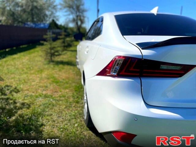 Білий Лексус ІС, об'ємом двигуна 2.5 л та пробігом 128 тис. км за 16700 $, фото 4 на Automoto.ua
