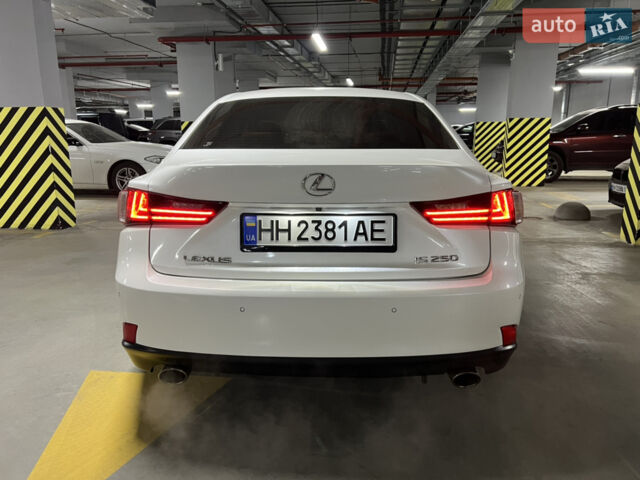 Белый Лексус ИС, объемом двигателя 2.5 л и пробегом 180 тыс. км за 16800 $, фото 4 на Automoto.ua