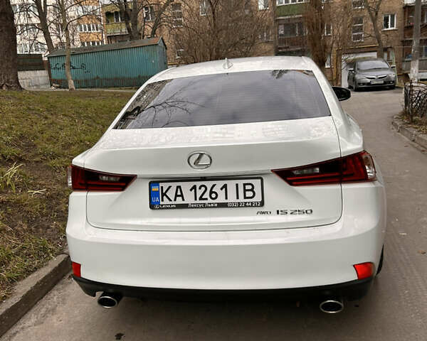 Белый Лексус ИС, объемом двигателя 2.5 л и пробегом 224 тыс. км за 16200 $, фото 2 на Automoto.ua