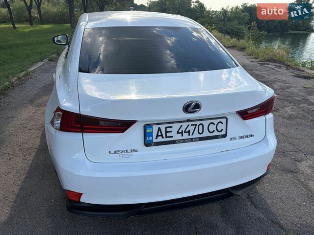 Белый Лексус ИС, объемом двигателя 2.49 л и пробегом 222 тыс. км за 14200 $, фото 4 на Automoto.ua