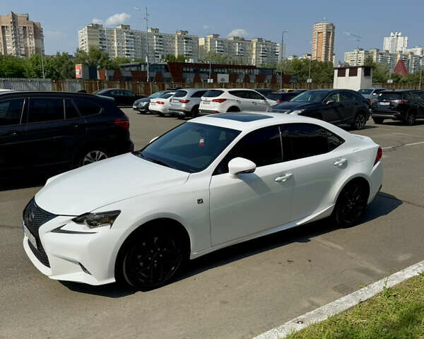 Белый Лексус ИС, объемом двигателя 2.5 л и пробегом 155 тыс. км за 19999 $, фото 4 на Automoto.ua