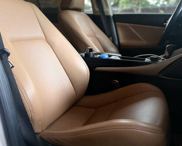 Білий Лексус ІС, об'ємом двигуна 2.5 л та пробігом 170 тис. км за 15300 $, фото 14 на Automoto.ua