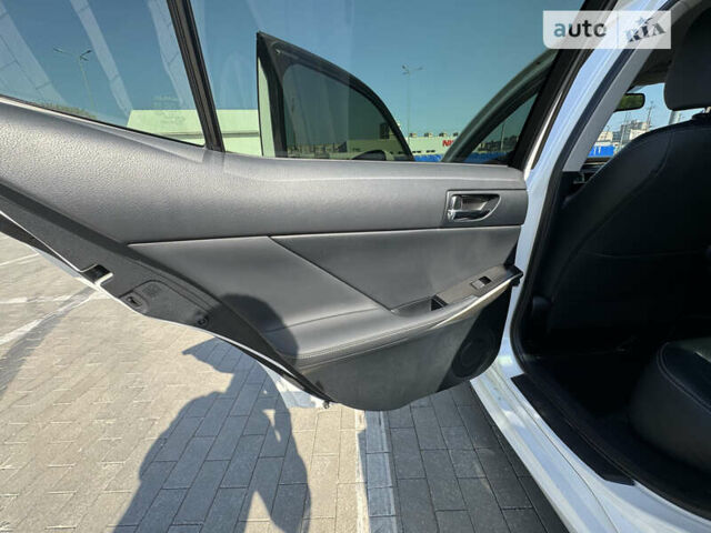 Білий Лексус ІС, об'ємом двигуна 2.5 л та пробігом 139 тис. км за 16499 $, фото 34 на Automoto.ua