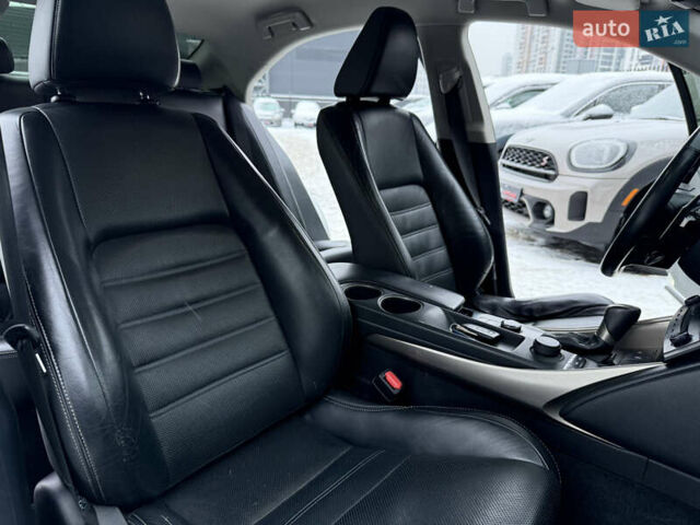 Білий Лексус ІС, об'ємом двигуна 2.5 л та пробігом 143 тис. км за 16800 $, фото 21 на Automoto.ua