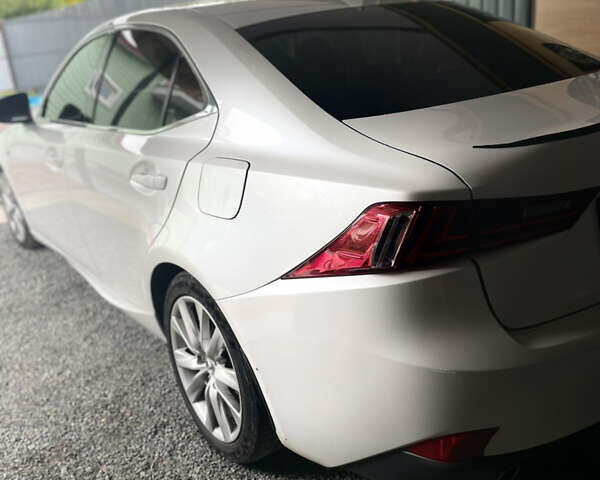 Білий Лексус ІС, об'ємом двигуна 2.5 л та пробігом 170 тис. км за 15300 $, фото 5 на Automoto.ua