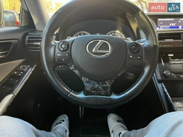Білий Лексус ІС, об'ємом двигуна 2.5 л та пробігом 143 тис. км за 16000 $, фото 19 на Automoto.ua