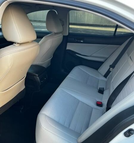 Білий Лексус ІС, об'ємом двигуна 2.5 л та пробігом 143 тис. км за 16000 $, фото 20 на Automoto.ua