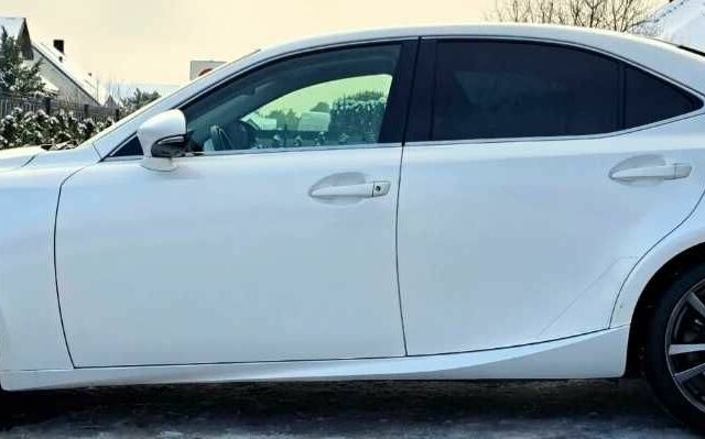 Білий Лексус ІС, об'ємом двигуна 2.5 л та пробігом 145 тис. км за 10000 $, фото 6 на Automoto.ua