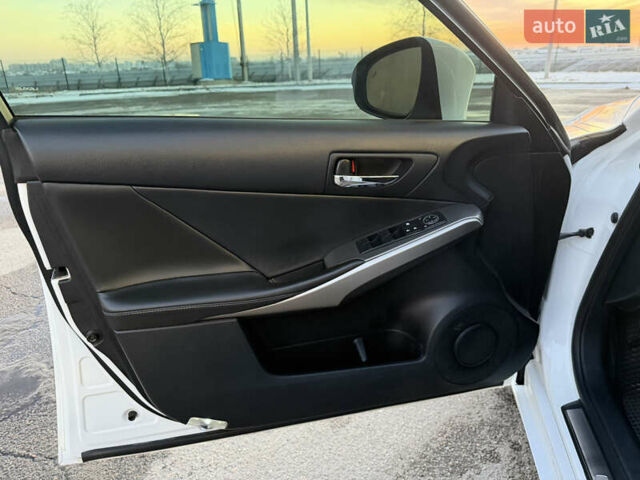 Белый Лексус ИС, объемом двигателя 2.5 л и пробегом 185 тыс. км за 14900 $, фото 65 на Automoto.ua