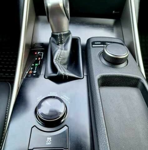 Білий Лексус ІС, об'ємом двигуна 2.5 л та пробігом 145 тис. км за 10000 $, фото 14 на Automoto.ua