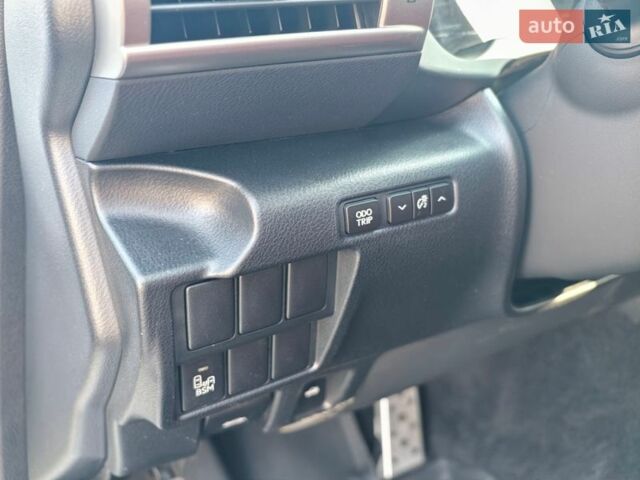 Белый Лексус ИС, объемом двигателя 2.5 л и пробегом 121 тыс. км за 16500 $, фото 53 на Automoto.ua