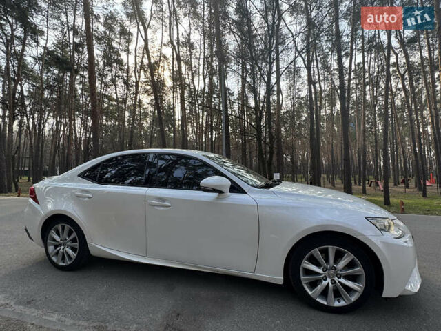 Белый Лексус ИС, объемом двигателя 2.5 л и пробегом 177 тыс. км за 17200 $, фото 9 на Automoto.ua