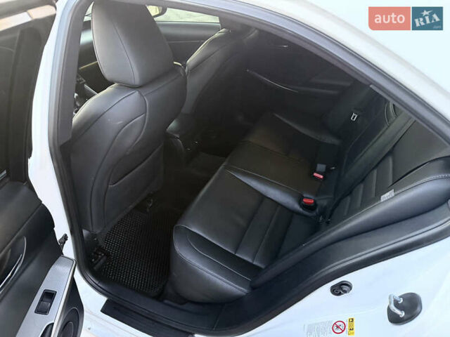 Белый Лексус ИС, объемом двигателя 2.5 л и пробегом 185 тыс. км за 14900 $, фото 66 на Automoto.ua