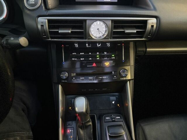 Белый Лексус ИС, объемом двигателя 2.5 л и пробегом 185 тыс. км за 14900 $, фото 8 на Automoto.ua