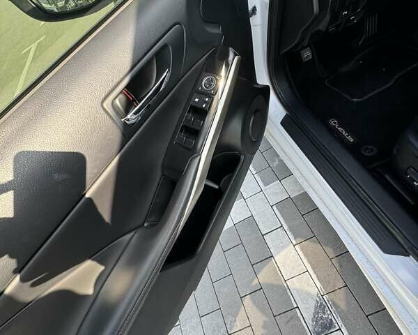 Білий Лексус ІС, об'ємом двигуна 2.5 л та пробігом 139 тис. км за 16499 $, фото 27 на Automoto.ua