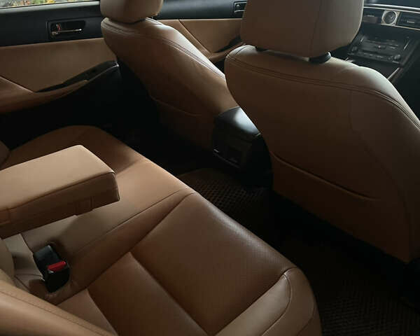 Білий Лексус ІС, об'ємом двигуна 2.5 л та пробігом 170 тис. км за 15300 $, фото 16 на Automoto.ua