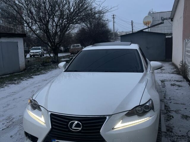 Белый Лексус ИС, объемом двигателя 2.5 л и пробегом 93 тыс. км за 15900 $, фото 1 на Automoto.ua