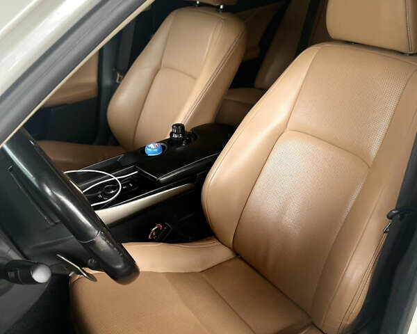 Білий Лексус ІС, об'ємом двигуна 2.5 л та пробігом 170 тис. км за 15300 $, фото 9 на Automoto.ua