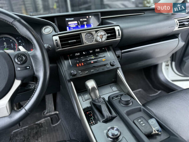 Білий Лексус ІС, об'ємом двигуна 2.5 л та пробігом 143 тис. км за 16800 $, фото 24 на Automoto.ua