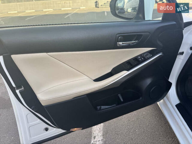 Білий Лексус ІС, об'ємом двигуна 2.5 л та пробігом 177 тис. км за 16300 $, фото 15 на Automoto.ua