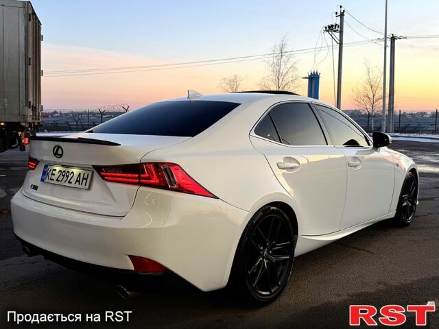 Белый Лексус ИС, объемом двигателя 2.5 л и пробегом 17000 тыс. км за 14900 $, фото 4 на Automoto.ua