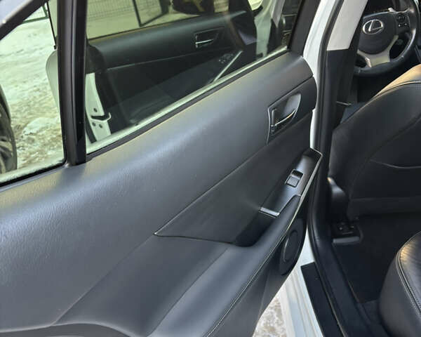 Білий Лексус ІС, об'ємом двигуна 2.5 л та пробігом 144 тис. км за 14500 $, фото 19 на Automoto.ua