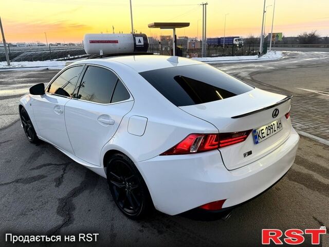 Белый Лексус ИС, объемом двигателя 2.5 л и пробегом 17000 тыс. км за 14900 $, фото 2 на Automoto.ua