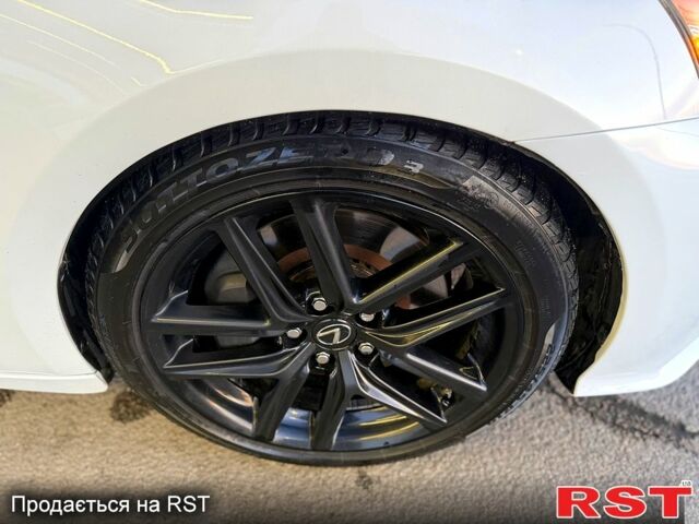 Белый Лексус ИС, объемом двигателя 2.5 л и пробегом 17000 тыс. км за 14900 $, фото 10 на Automoto.ua