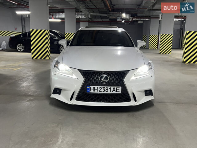 Белый Лексус ИС, объемом двигателя 2.5 л и пробегом 180 тыс. км за 16800 $, фото 1 на Automoto.ua