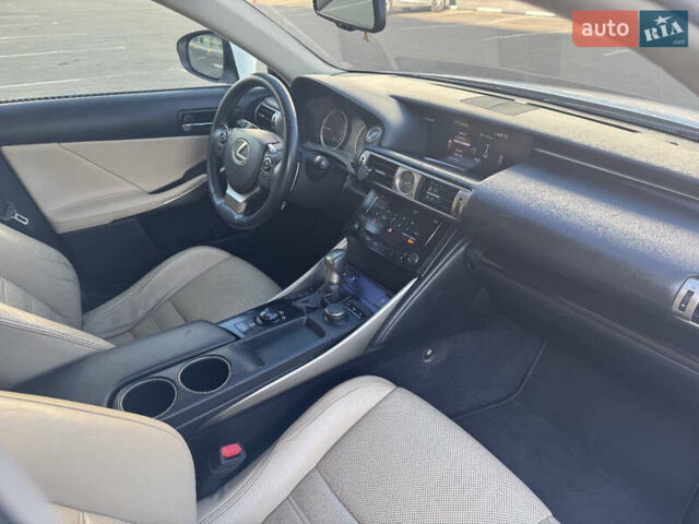 Білий Лексус ІС, об'ємом двигуна 2.5 л та пробігом 177 тис. км за 16300 $, фото 22 на Automoto.ua
