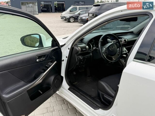 Білий Лексус ІС, об'ємом двигуна 2.5 л та пробігом 178 тис. км за 16400 $, фото 9 на Automoto.ua