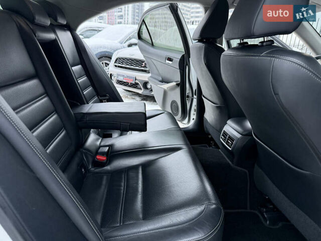 Білий Лексус ІС, об'ємом двигуна 2.5 л та пробігом 143 тис. км за 16800 $, фото 20 на Automoto.ua