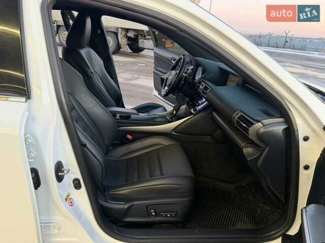 Белый Лексус ИС, объемом двигателя 2.5 л и пробегом 185 тыс. км за 14900 $, фото 59 на Automoto.ua