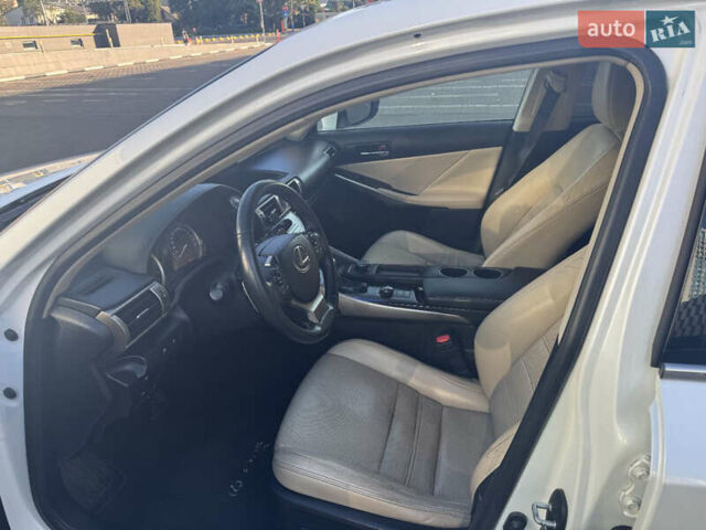 Білий Лексус ІС, об'ємом двигуна 2.5 л та пробігом 177 тис. км за 16300 $, фото 17 на Automoto.ua