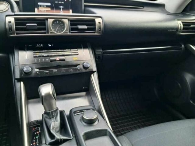 Білий Лексус ІС, об'ємом двигуна 2.5 л та пробігом 145 тис. км за 10000 $, фото 9 на Automoto.ua