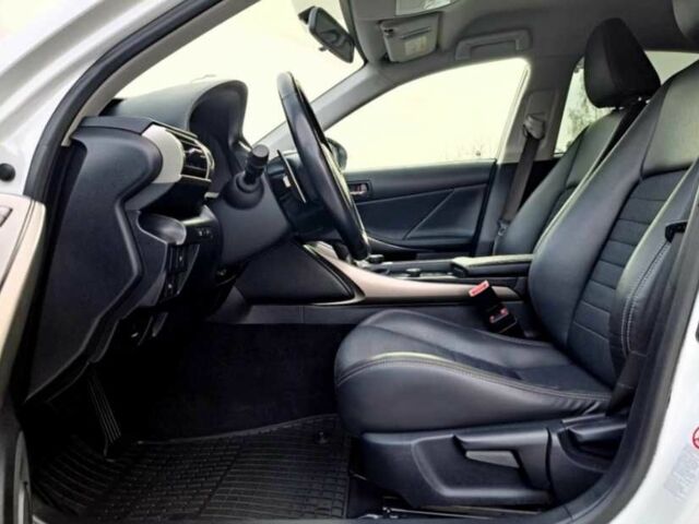 Білий Лексус ІС, об'ємом двигуна 2.5 л та пробігом 145 тис. км за 10000 $, фото 8 на Automoto.ua