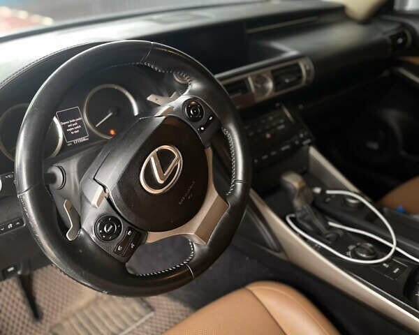 Білий Лексус ІС, об'ємом двигуна 2.5 л та пробігом 170 тис. км за 15300 $, фото 10 на Automoto.ua