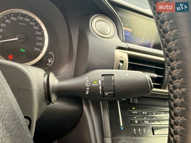 Білий Лексус ІС, об'ємом двигуна 2.5 л та пробігом 178 тис. км за 16900 $, фото 16 на Automoto.ua