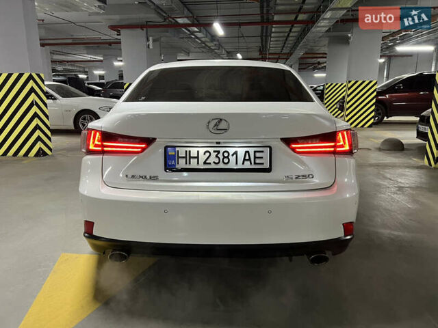 Белый Лексус ИС, объемом двигателя 2.5 л и пробегом 180 тыс. км за 16800 $, фото 4 на Automoto.ua