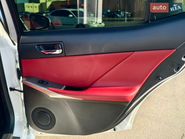 Белый Лексус ИС, объемом двигателя 2.5 л и пробегом 121 тыс. км за 16500 $, фото 39 на Automoto.ua