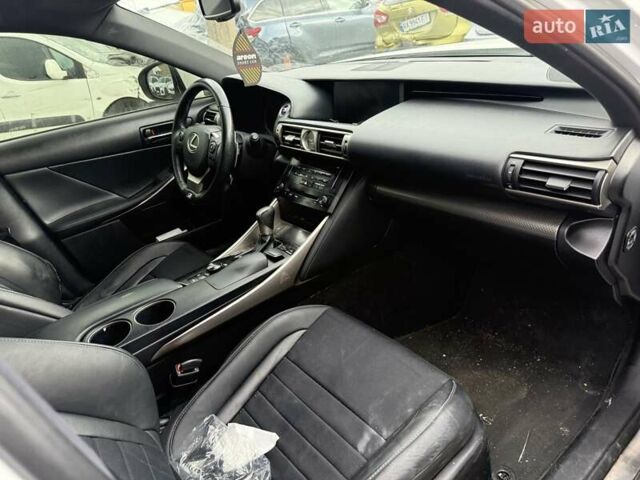 Білий Лексус ІС, об'ємом двигуна 2.49 л та пробігом 150 тис. км за 14400 $, фото 4 на Automoto.ua