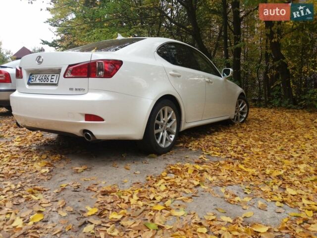 Білий Лексус ІС, об'ємом двигуна 2.5 л та пробігом 239 тис. км за 11500 $, фото 1 на Automoto.ua