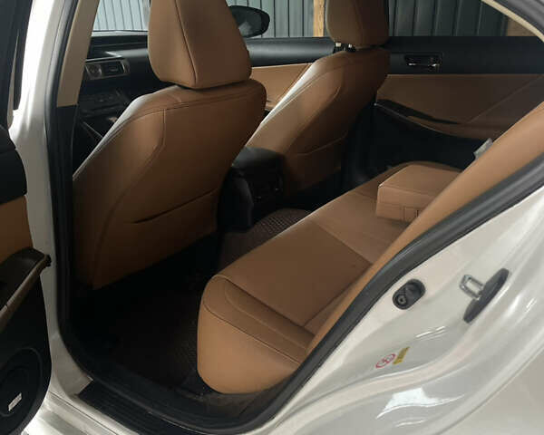 Білий Лексус ІС, об'ємом двигуна 2.5 л та пробігом 170 тис. км за 15300 $, фото 15 на Automoto.ua