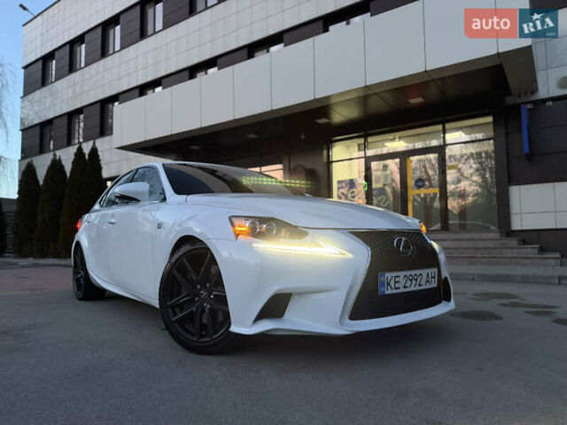 Белый Лексус ИС, объемом двигателя 2.5 л и пробегом 185 тыс. км за 14900 $, фото 2 на Automoto.ua