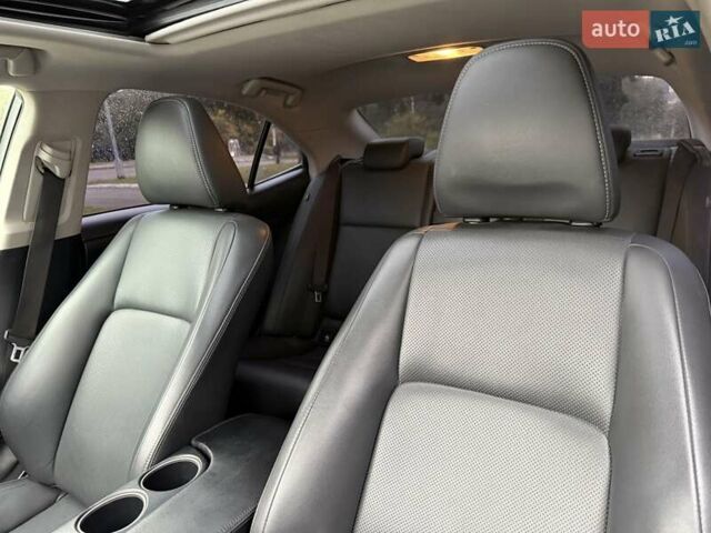 Белый Лексус ИС, объемом двигателя 2.5 л и пробегом 240 тыс. км за 12500 $, фото 58 на Automoto.ua