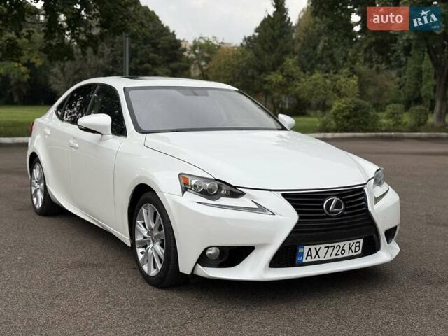 Белый Лексус ИС, объемом двигателя 2.5 л и пробегом 240 тыс. км за 12500 $, фото 12 на Automoto.ua