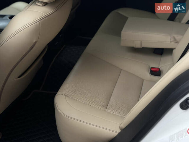 Белый Лексус ИС, объемом двигателя 2.5 л и пробегом 143 тыс. км за 14850 $, фото 22 на Automoto.ua