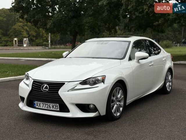 Белый Лексус ИС, объемом двигателя 2.5 л и пробегом 240 тыс. км за 12500 $, фото 1 на Automoto.ua